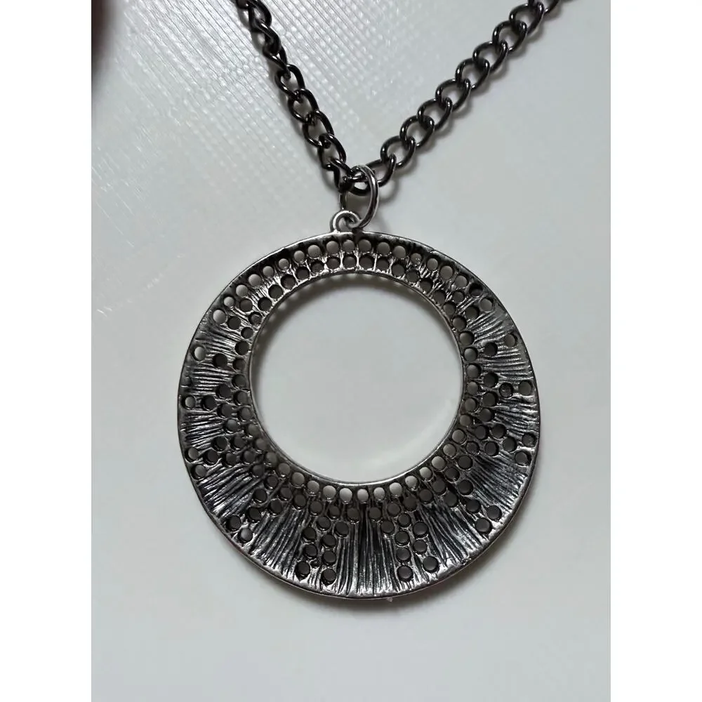 🧚🏻‍♀️ Handmade Vintage-Curated Blue Enamel Circle Pendant Necklace Silver Tone